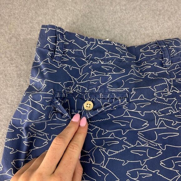 Vineyard Vines Men's Navy Blue Fish Print Cotton Shorts Size 34 x 7 Casual Chino - Picture 6 of 10